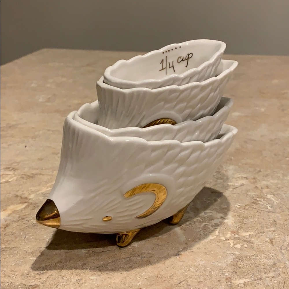 Anthropologie ceramic hedgehog measuring cups